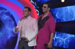 Akshay Kumar, Salman Khan on the sets of Big Boss in Lonavla, Mumbai on 7th Dec 2012 (56).JPG